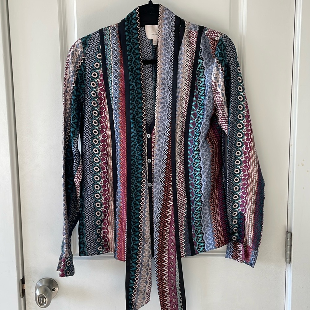 Long sleeve, silk patterned Cinq a Sept blouse.